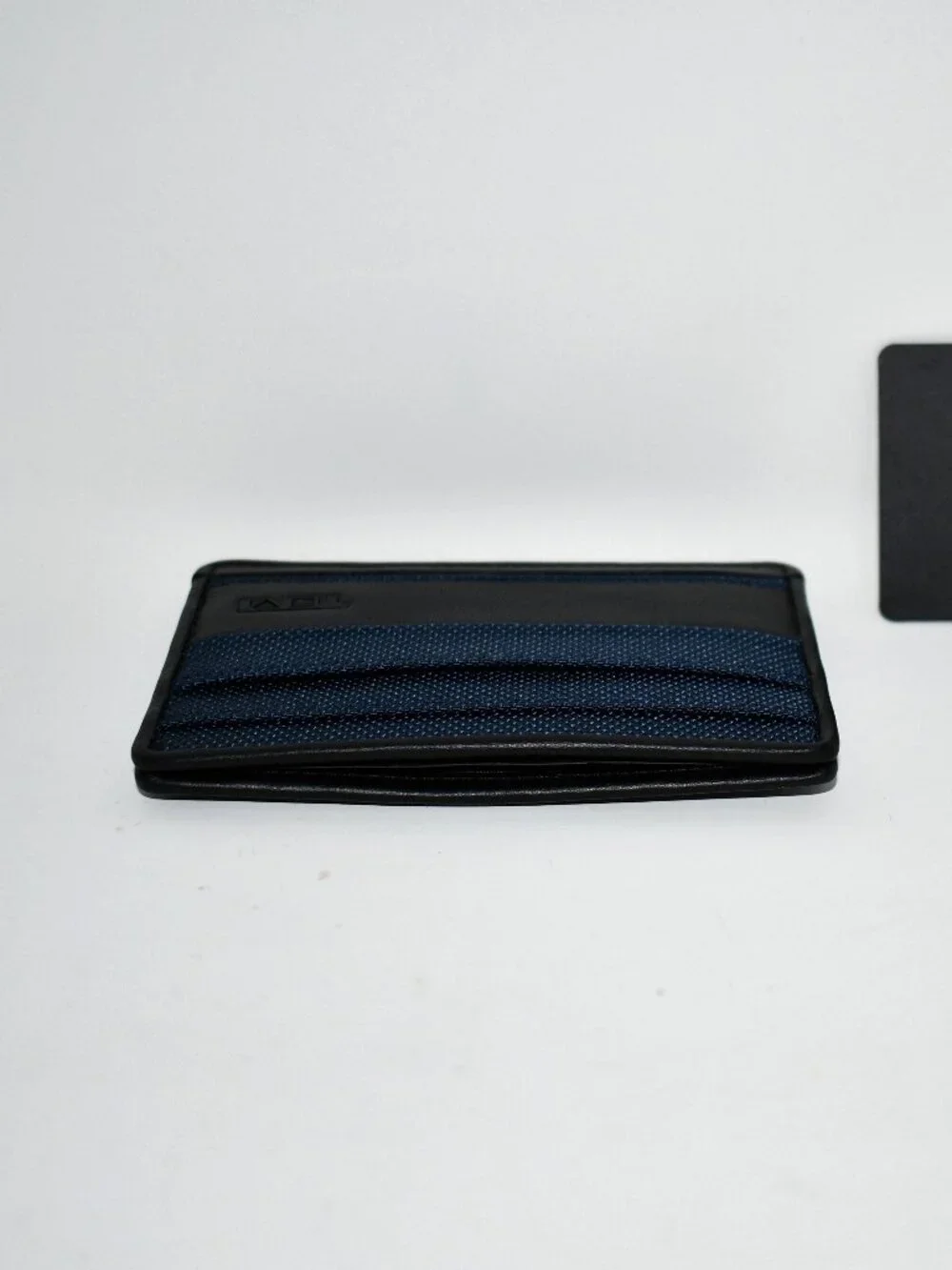 Tumi Slim Card Case in Navy #135633-1596 NWT